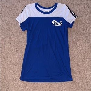 A white, blue, and black pink t shirt